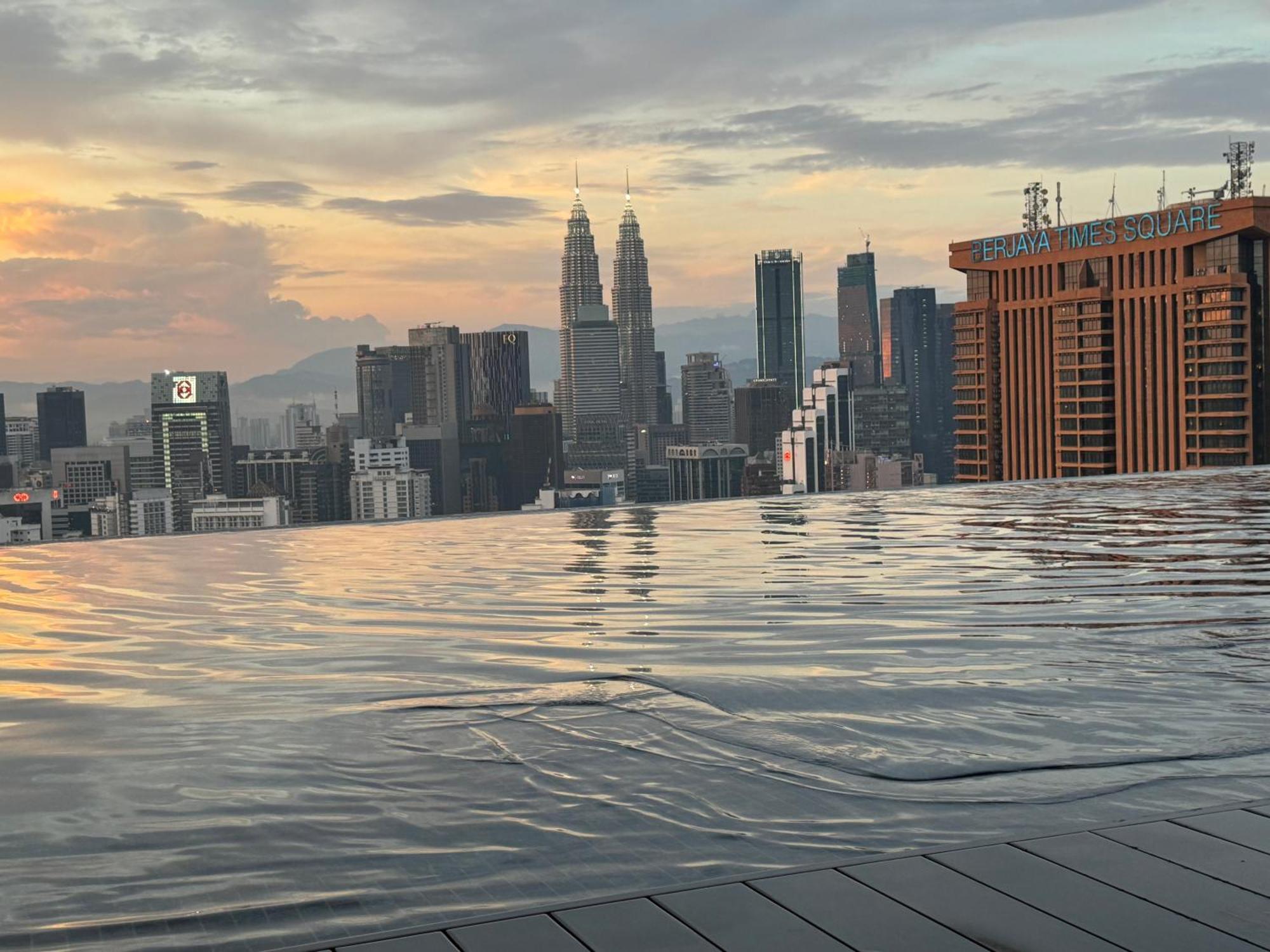 Lucentia Suites Klcc By Classy Куала-Лумпур Экстерьер фото